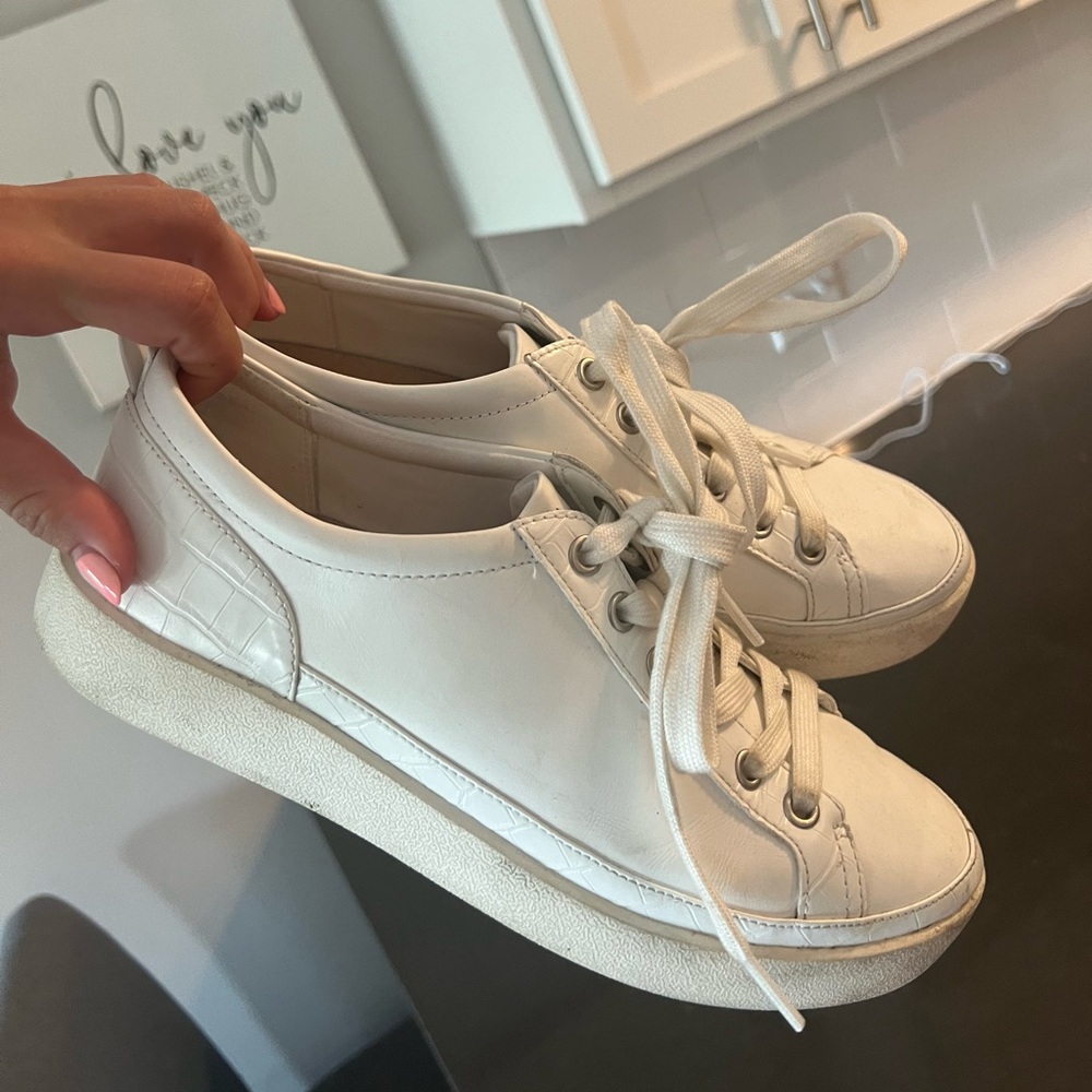Vionic women’s sneakers